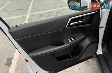Позашляховик / Кросовер Mitsubishi Outlander 2022 в 