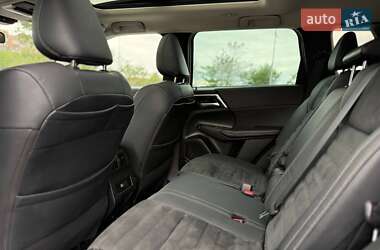 Позашляховик / Кросовер Mitsubishi Outlander 2022 в 