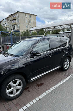 Внедорожник / Кроссовер Mitsubishi Outlander 2012 в 