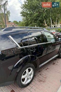 Внедорожник / Кроссовер Mitsubishi Outlander 2012 в 