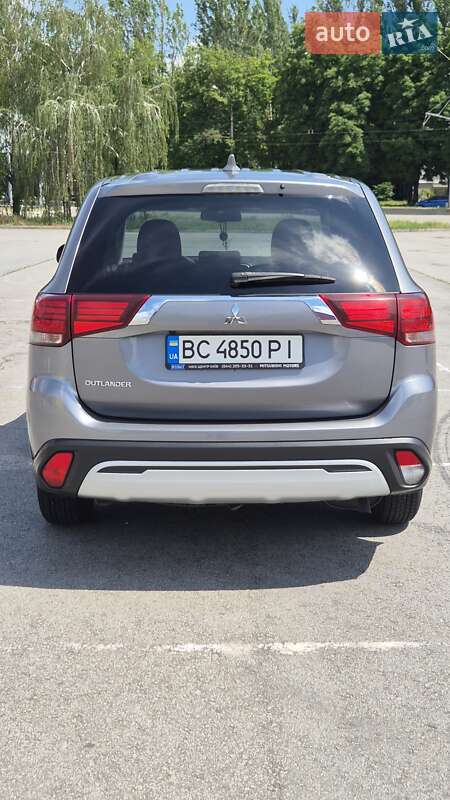 Позашляховик / Кросовер Mitsubishi Outlander 2021 в Запоріжжі