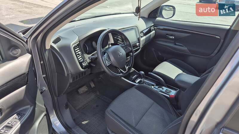 Позашляховик / Кросовер Mitsubishi Outlander 2021 в Запоріжжі