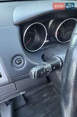 Внедорожник / Кроссовер Mitsubishi Outlander 2012 в 