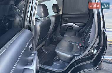 Внедорожник / Кроссовер Mitsubishi Outlander 2012 в 