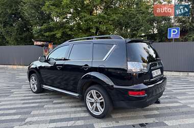 Внедорожник / Кроссовер Mitsubishi Outlander 2012 в 
