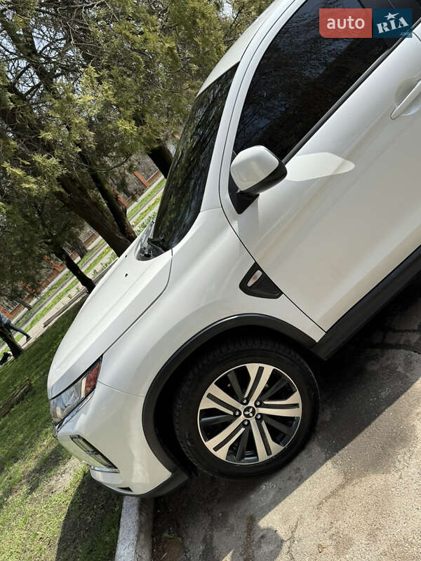 Внедорожник / Кроссовер Mitsubishi Outlander 2020 в Новомосковске
