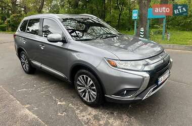 Внедорожник / Кроссовер Mitsubishi Outlander 2018 в Киеве