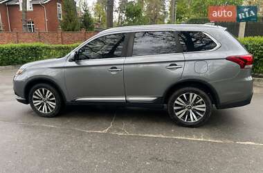 Внедорожник / Кроссовер Mitsubishi Outlander 2018 в 