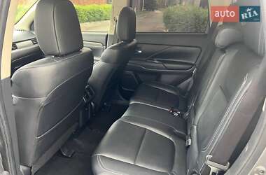 Внедорожник / Кроссовер Mitsubishi Outlander 2018 в 