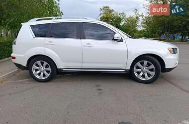 Внедорожник / Кроссовер Mitsubishi Outlander 2010 в 