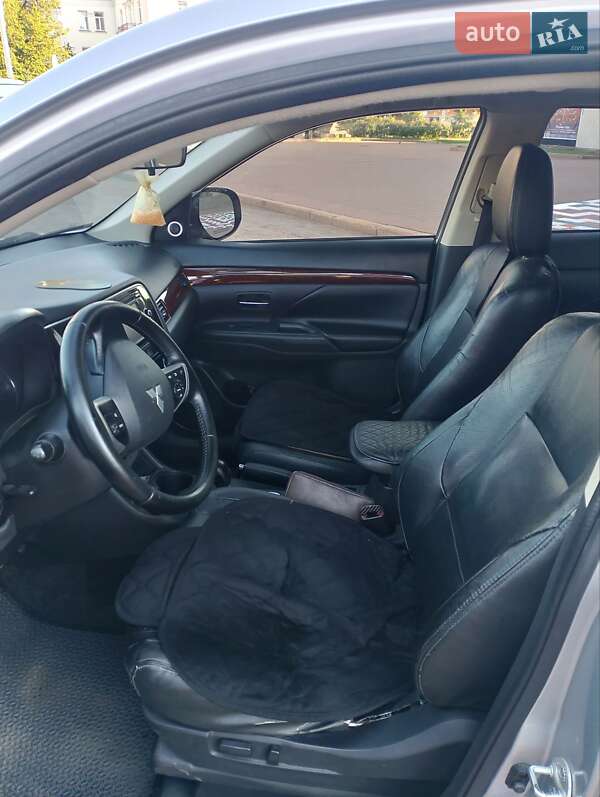 Внедорожник / Кроссовер Mitsubishi Outlander 2013 в Чернигове