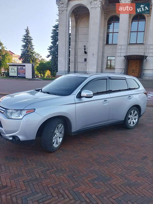Внедорожник / Кроссовер Mitsubishi Outlander 2013 в Чернигове