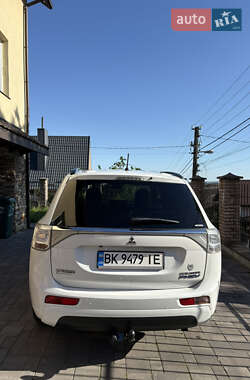 Внедорожник / Кроссовер Mitsubishi Outlander 2014 в 