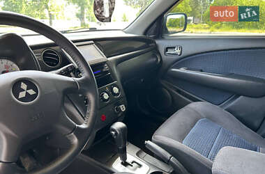 Внедорожник / Кроссовер Mitsubishi Outlander 2008 в 