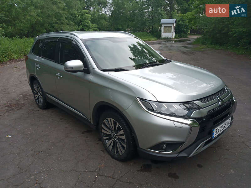 Mitsubishi Outlander 2021