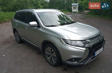 Внедорожник / Кроссовер Mitsubishi Outlander 2021 в 