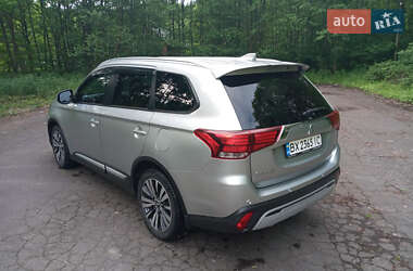 Внедорожник / Кроссовер Mitsubishi Outlander 2021 в 