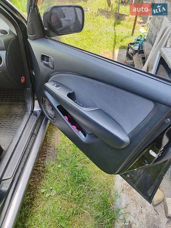 Внедорожник / Кроссовер Mitsubishi Outlander 2008 в Буштыне