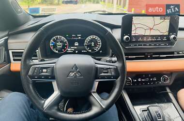 Позашляховик / Кросовер Mitsubishi Outlander 2021 в 