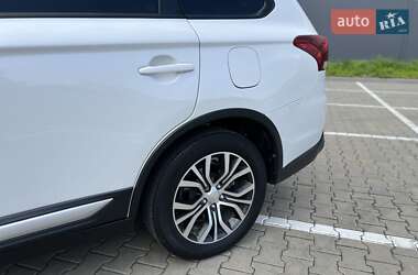 Внедорожник / Кроссовер Mitsubishi Outlander 2018 в 