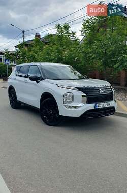 Позашляховик / Кросовер Mitsubishi Outlander 2022 в Києві