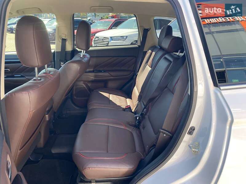 Внедорожник / Кроссовер Mitsubishi Outlander 2018 в Львове