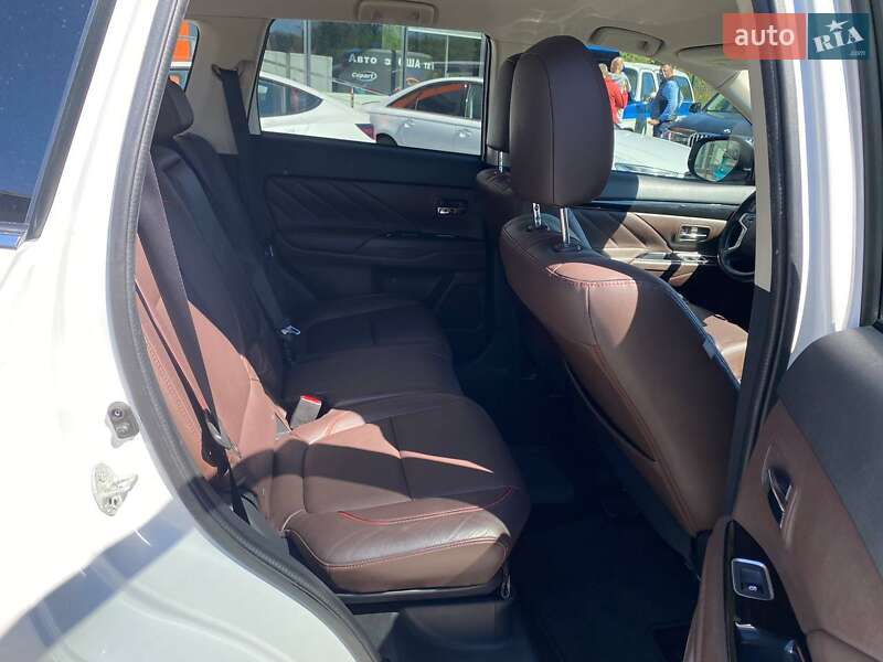 Внедорожник / Кроссовер Mitsubishi Outlander 2018 в Львове