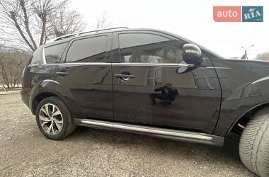 Внедорожник / Кроссовер Mitsubishi Outlander 2010 в 