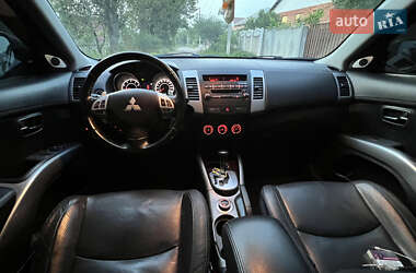 Внедорожник / Кроссовер Mitsubishi Outlander 2010 в 