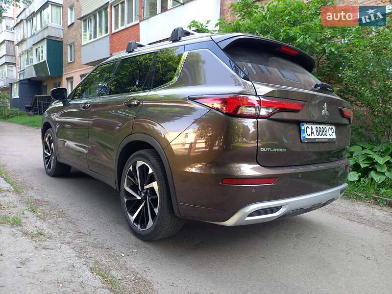 Позашляховик / Кросовер Mitsubishi Outlander 2022 в Черкасах