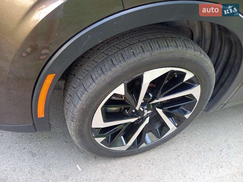 Позашляховик / Кросовер Mitsubishi Outlander 2022 в Черкасах