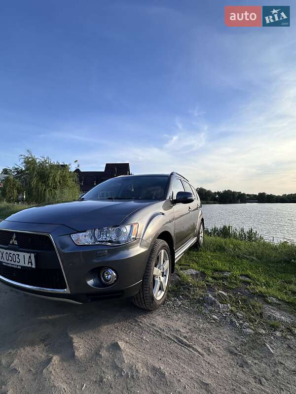 Внедорожник / Кроссовер Mitsubishi Outlander 2012 в Хмельницком