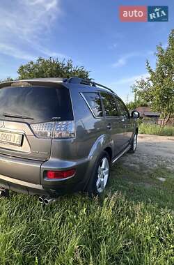 Внедорожник / Кроссовер Mitsubishi Outlander 2012 в 