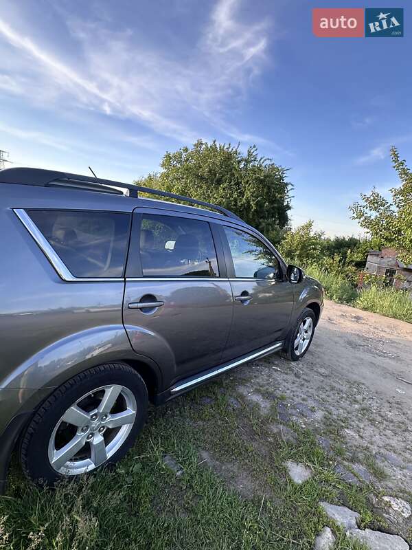 Внедорожник / Кроссовер Mitsubishi Outlander 2012 в Хмельницком