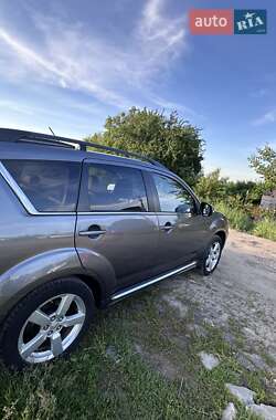 Внедорожник / Кроссовер Mitsubishi Outlander 2012 в 