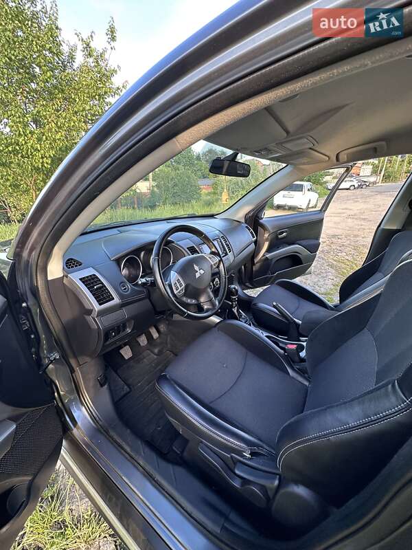 Внедорожник / Кроссовер Mitsubishi Outlander 2012 в Хмельницком