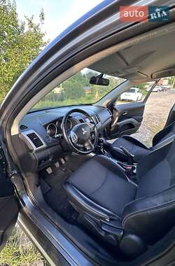 Внедорожник / Кроссовер Mitsubishi Outlander 2012 в 
