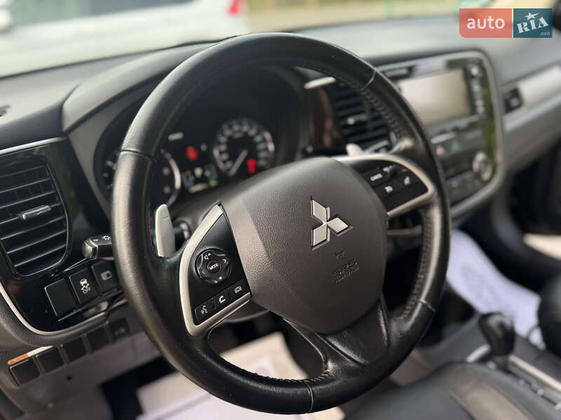 Внедорожник / Кроссовер Mitsubishi Outlander 2015 в Дрогобыче