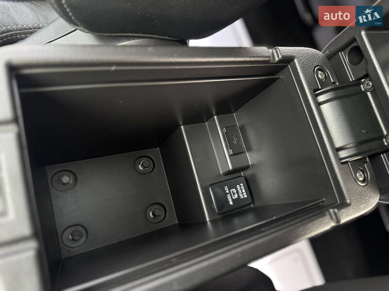 Внедорожник / Кроссовер Mitsubishi Outlander 2015 в Дрогобыче