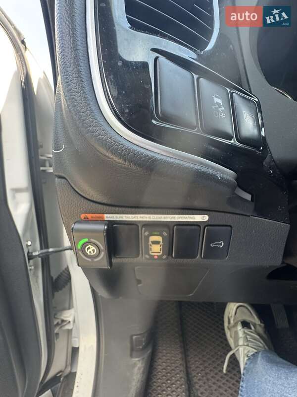 Внедорожник / Кроссовер Mitsubishi Outlander 2015 в Ужгороде