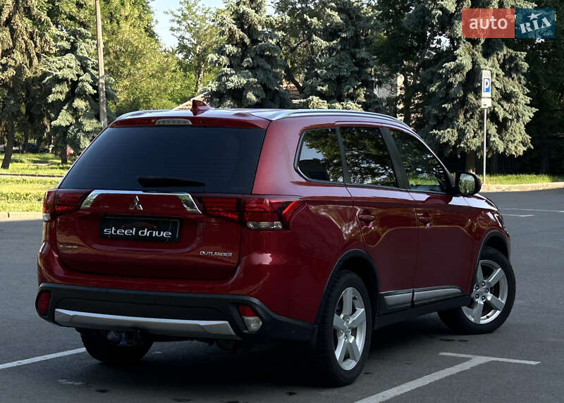 Позашляховик / Кросовер Mitsubishi Outlander 2017 в Миколаєві