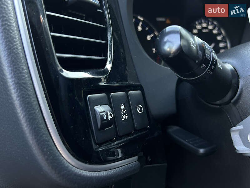 Позашляховик / Кросовер Mitsubishi Outlander 2017 в Миколаєві