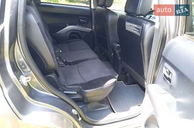 Внедорожник / Кроссовер Mitsubishi Outlander 2012 в 