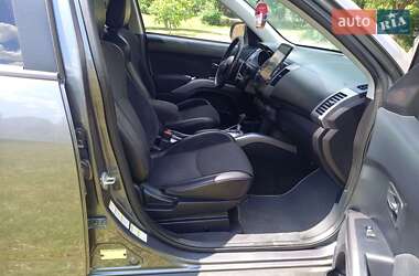 Внедорожник / Кроссовер Mitsubishi Outlander 2012 в 
