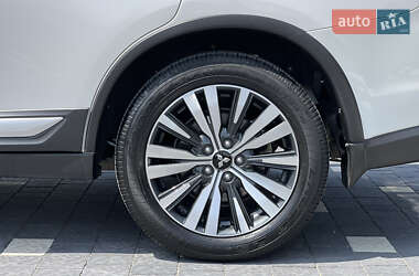 Внедорожник / Кроссовер Mitsubishi Outlander 2021 в 
