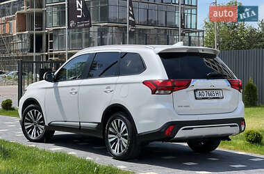 Внедорожник / Кроссовер Mitsubishi Outlander 2021 в 