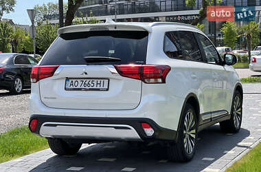 Внедорожник / Кроссовер Mitsubishi Outlander 2021 в 