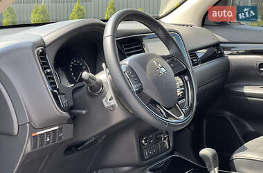 Внедорожник / Кроссовер Mitsubishi Outlander 2021 в 
