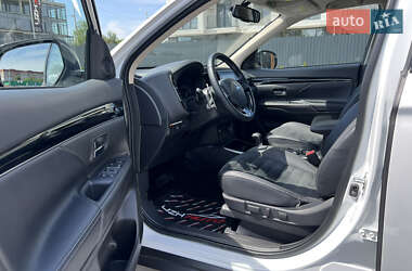 Внедорожник / Кроссовер Mitsubishi Outlander 2021 в 
