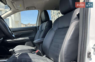Внедорожник / Кроссовер Mitsubishi Outlander 2021 в 